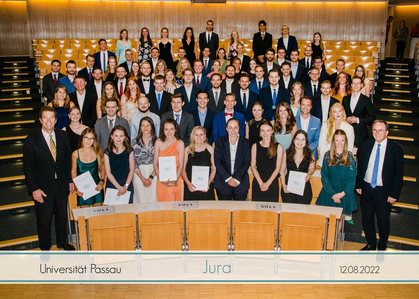 Gruppenfoto Examensfeier der Juristischen Fakultät der Universität Passau, Bild: Kaps Passau 