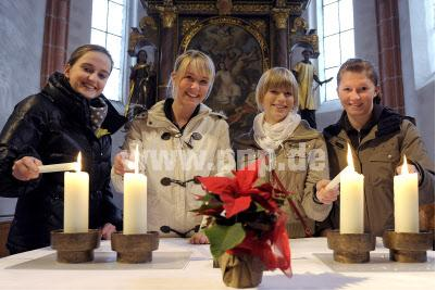 Eingeschworene Gruppe: die Ministrantinnen Anja Röhrner (v.l.), Theresa Jetzinger, Eva Stadlberger und Christina Mayerhofer. (Foto: Schlegel)