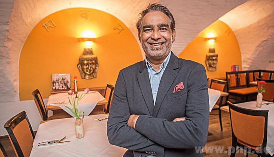 Seit 20 Jahren betreibt Joseph Sahunta sein Restaurant "Chandni" am Römerplatz. Auch wenn sein Hilfsprojekt genauso heißt, will er beides grundsätzlich trennen. Die Gäste sollen nicht gedrängt werden, sich dafür zu interessieren. F.: Jäger