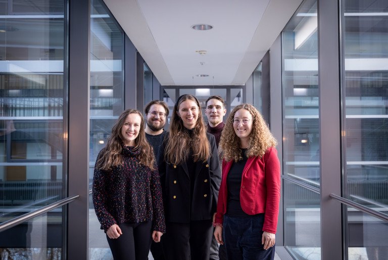 Die AG PYREC von links nach rechts: Christina Haupt, Lothar Pietrek, Annika Kroos, Dr.  Bernhard Kronegger, Hanna Roider, Bildrechte: Lisa Woldrich.