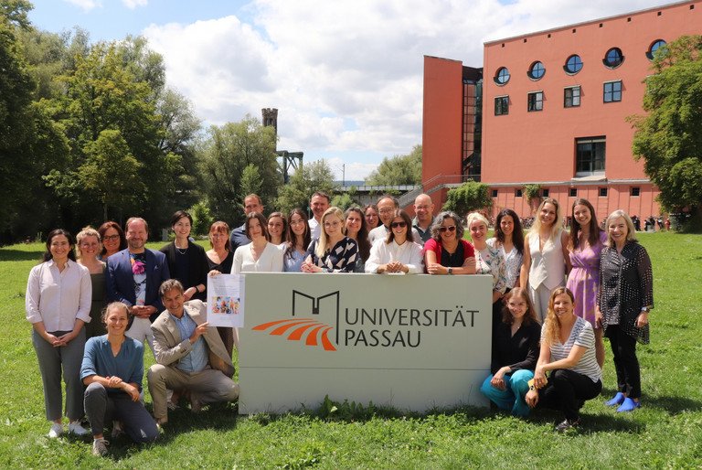 Passauer Symposium "Intercultural Days": Gruppenbild der Teilnehmenden