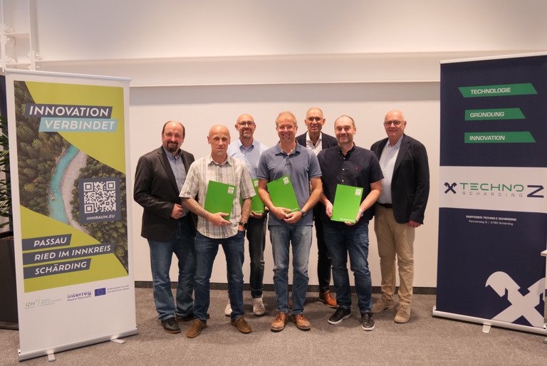 Zeugnisverleihung zum Abschluss des Lehrgangs „Digitale Zukunftskompetenz“; Foto: Universität Passau