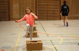 Kinder in der Sporthalle