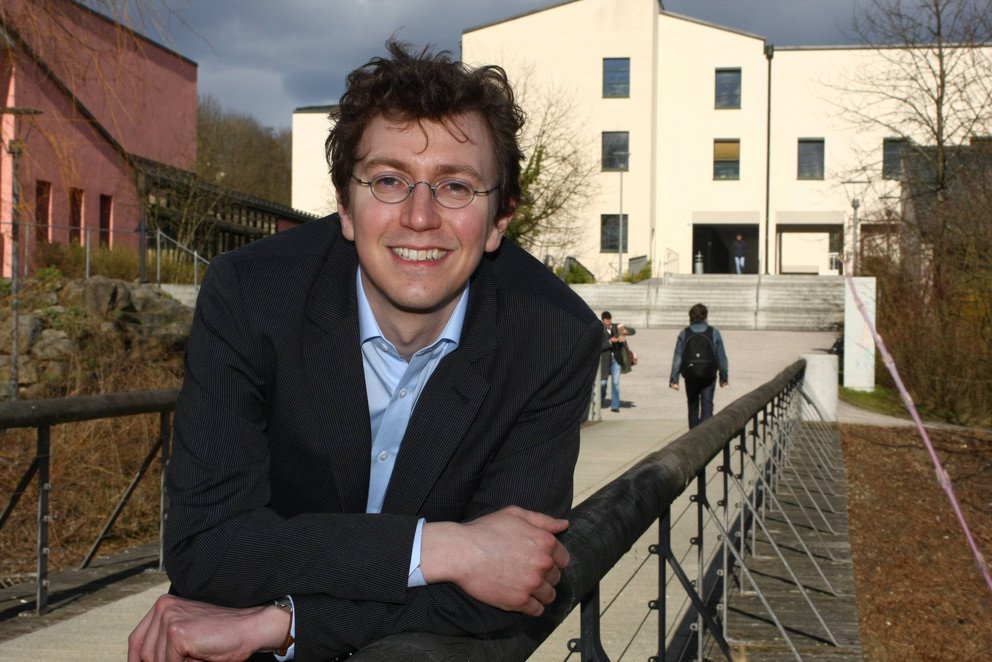 Professor Dr. Daniel G&ouml;ler