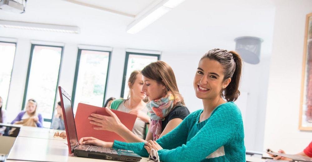 Studierende in einem Seminaraum im Juridicum