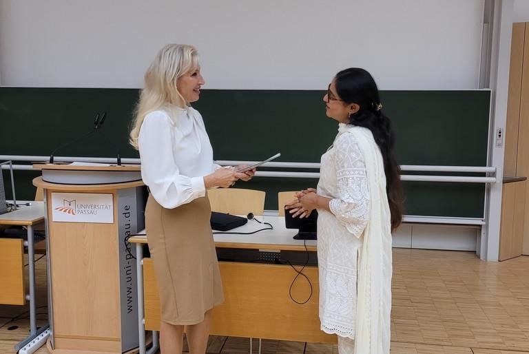Professor Christina Hansen, Vice President for International Affairs and Diversity, presents the DAAD award to Isha Das. Photo credit: University of Passau