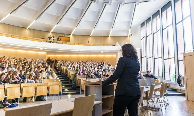 Vollbesetzter Hörsaal