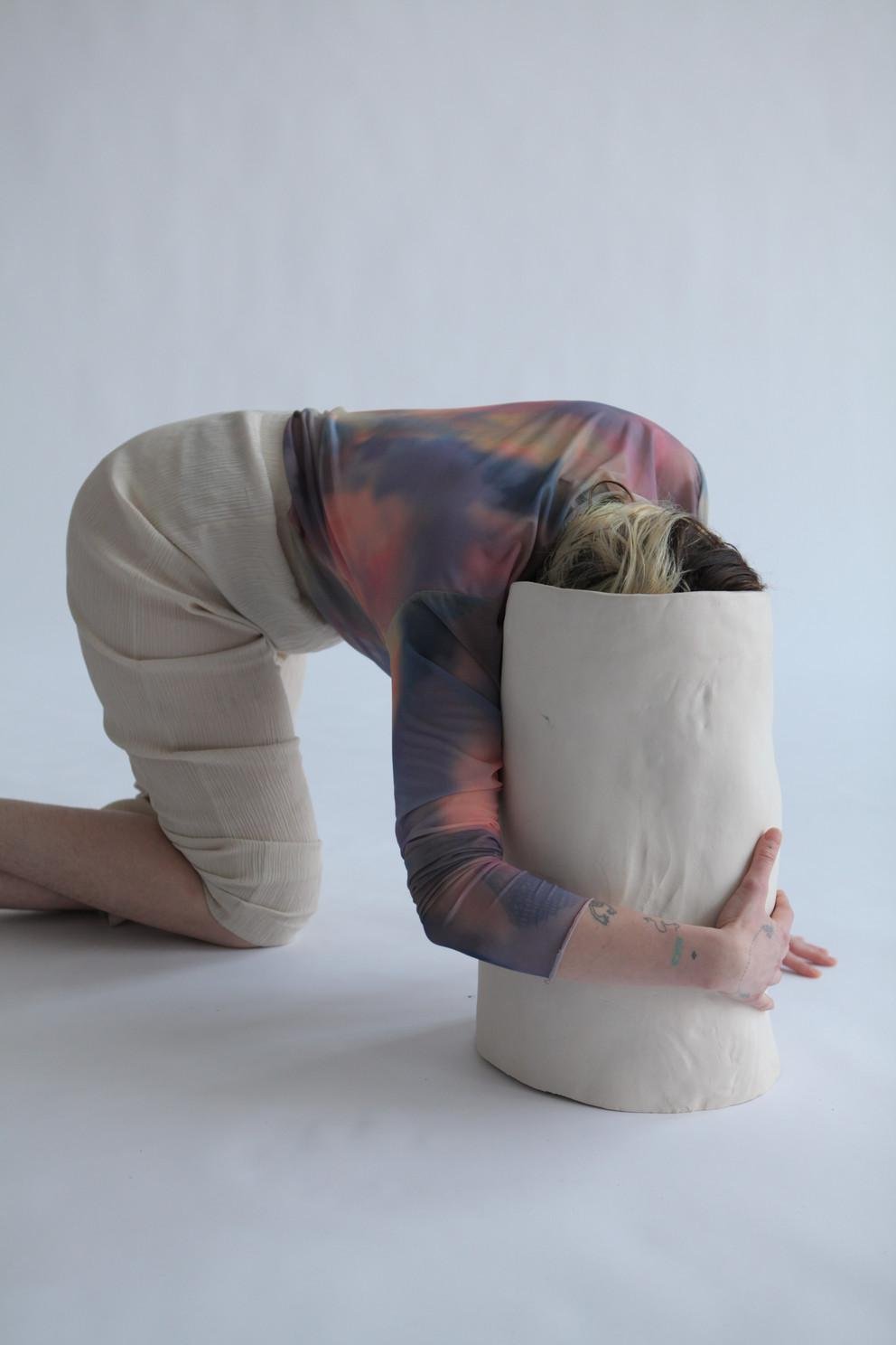 Bild 1: Marie Salcedo Horn, „Skulptur ohne Kopf“, 2021 
