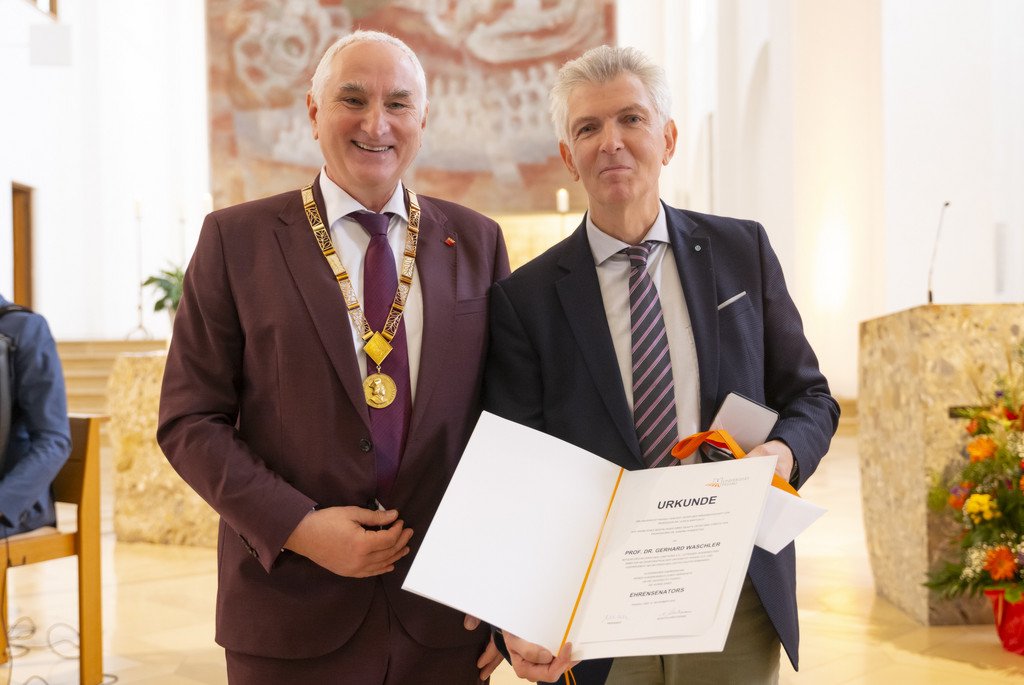 v.l.n.r. Pr&auml;sident Prof. Dr. Ulrich Bartosch, Prof. Dr. Gerhard Waschler