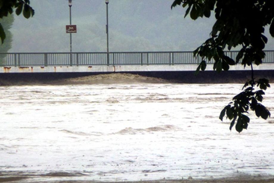 Fluss mit angestiegenem Wasserpegel