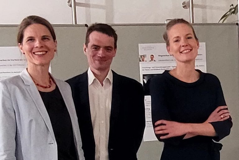 Das Team des Labors f&uuml;r Demokratiebildung (v.l.n.r.): Dr. Linda von Keyserlingk--Rehbein, Markus Gerstmeier und Prof. Dr. Inken Heldt; Foto: Universit&auml;t Passau