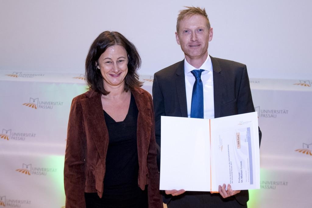 Vizepräsidentin Prof. Dr. Ursula Reutner und Prof. Dr. Michael Grimm