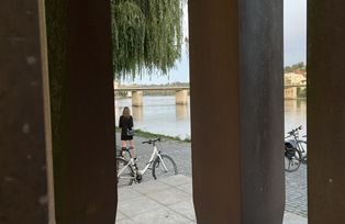 [Translate to Tschechisch:] Ansicht aus dem Inneren der Skulptur mit Blickrichtung Marienbrücke