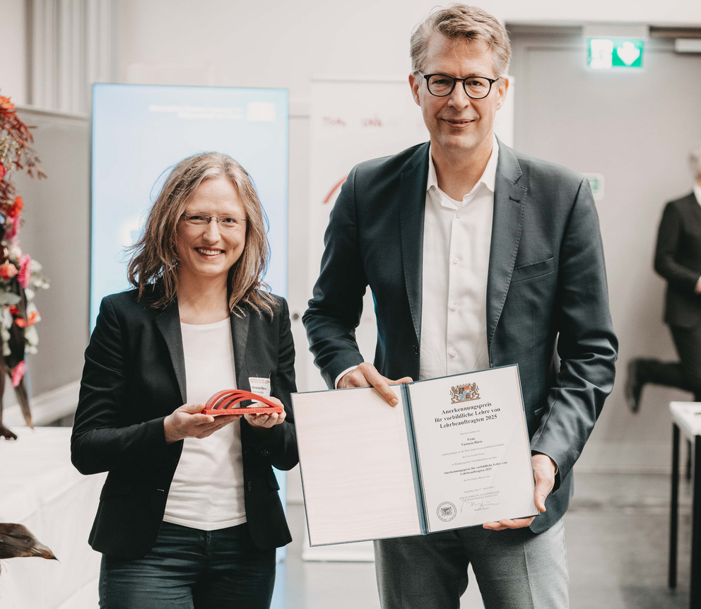 Gruppenbild vom Tag der guten Lehre mit Stefanie Chabert (2.v.l.) und Victoria Riess (rechts neben Staatsminister Markus Blume); Foto: Axel K&ouml;nig/StMWK