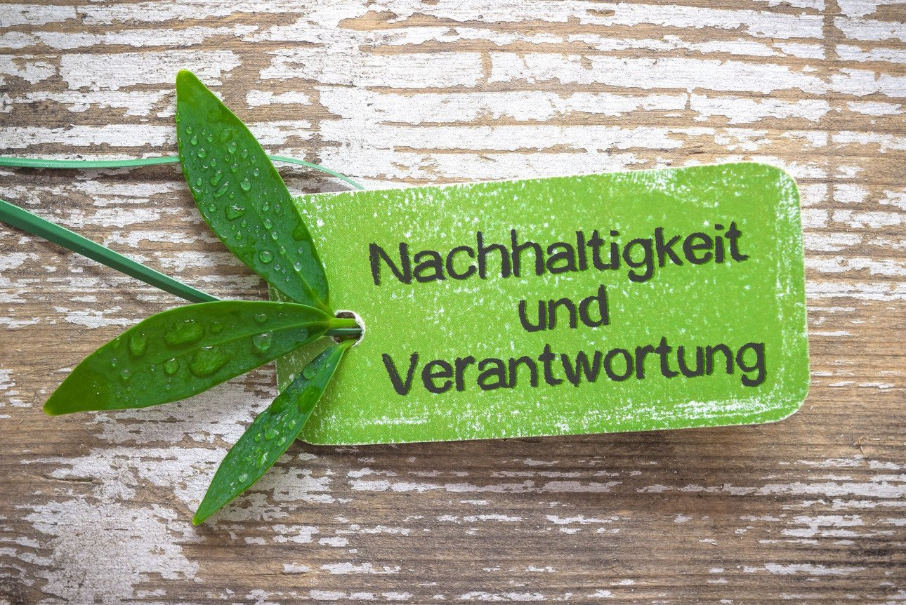 Schild: "Nachhaltigkeit und Verantwortung"