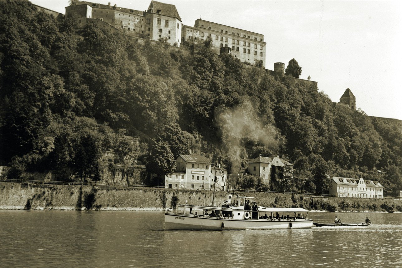 Ein Raddampfer der DDSG auf der Donau (Max Sch&uuml;tz, 1938) &copy; Stadtarchiv Passau