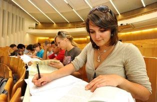 A student in the Main Lecture Theatre (Audimax)