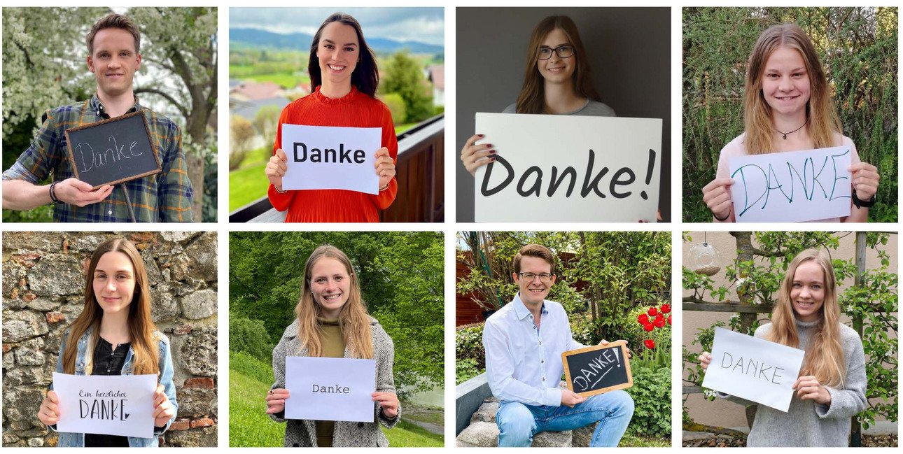 Gruppenbild von Stipendiatinnen und Stipendiaten, welche jeweils ein Schild mit "Danke" hochhalten. 