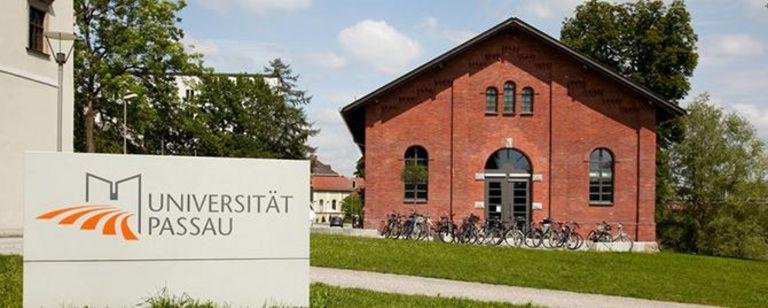 Innsteg-Aula mit Innwiese Innsteg-Aula mit Innwiese