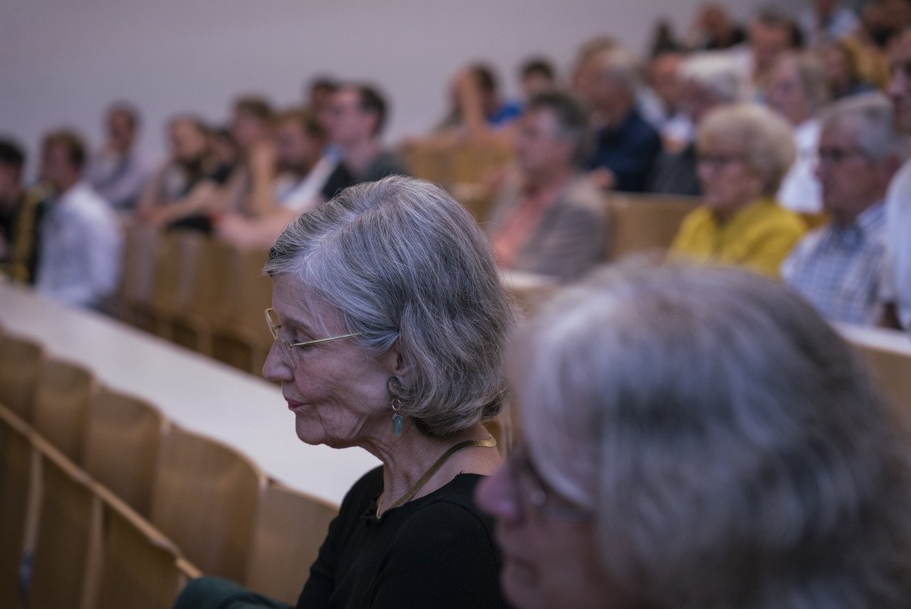 Die ZEIT-Journalistin Christiane Grefe nach ihrem Vortrag an der Universit&auml;t Passau