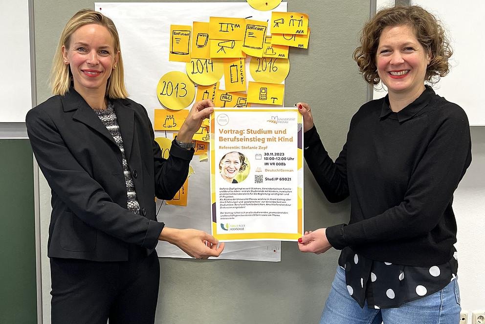 Marie-Helene Wünsch (links), Leiterin Familienservice in der Stabsstelle Diversity und Gleichstellung der Universität Passau, und Stefanie Zepf, Foto: Universität Passau 