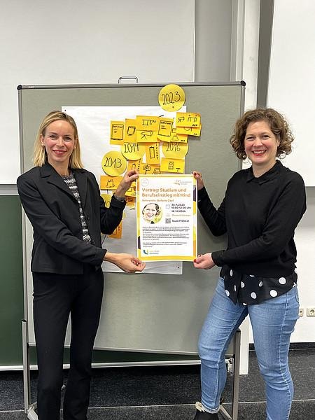 Marie-Helene Wünsch (links), Leiterin Familienservice in der Stabsstelle Diversity und Gleichstellung der Universität Passau, und Stefanie Zepf, Foto: Universität Passau 