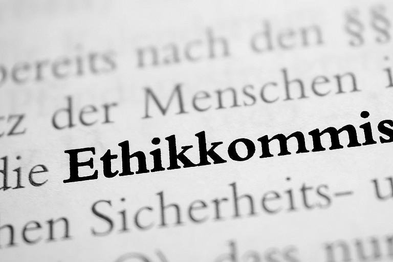 Dekoratives Bild der Kachel 'Ethik in der Forschung'