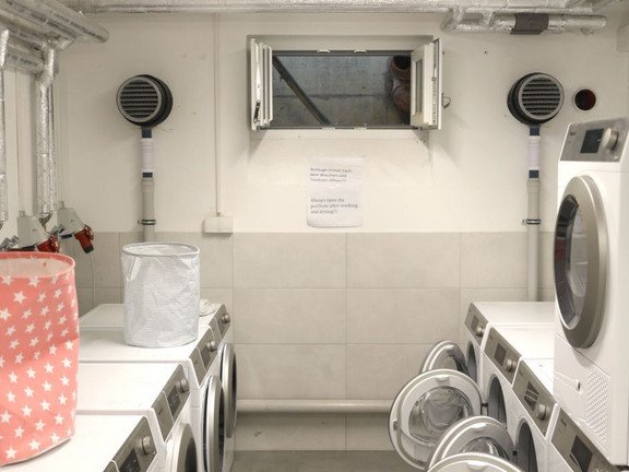 Washroom Leonhard-Paminger-Stra&szlig;e
