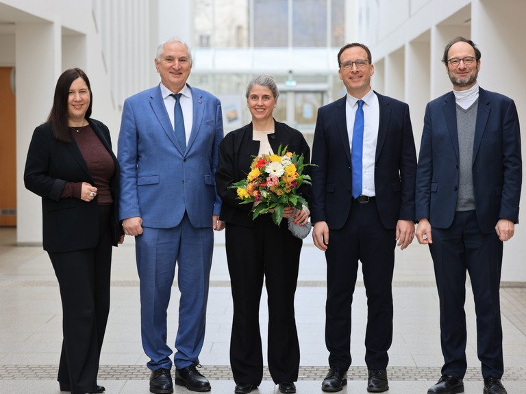 From left to right: Deputy Head of Administration Sabine Wiendl, University President Professor Ulrich Bartosch, Head of Administration Barbara Tasch, Vice President Professor Jan Schumann and Vice President Professor Harald Kosch. Photo credit: University of Passau/Schwarz