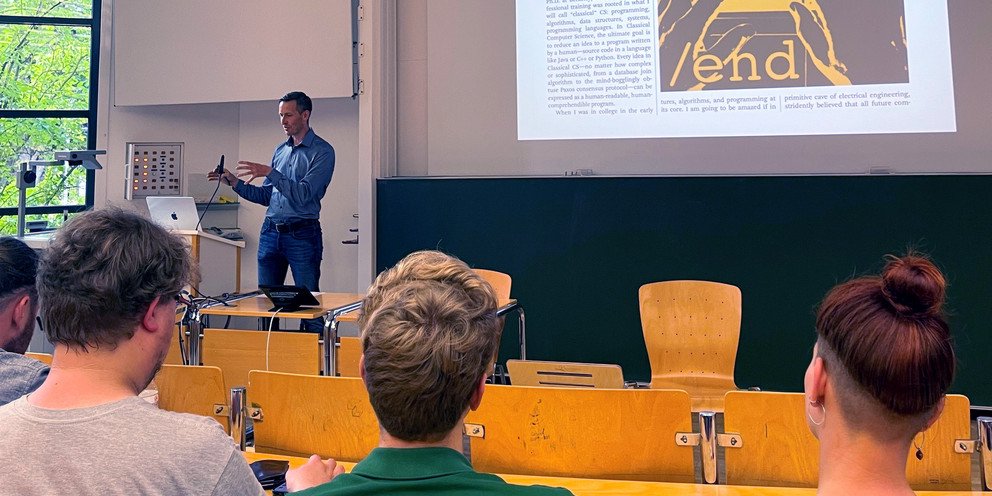 Prof. Dr. Gordon Fraser, Inhaber des Lehrstuhls für Software Engineering II