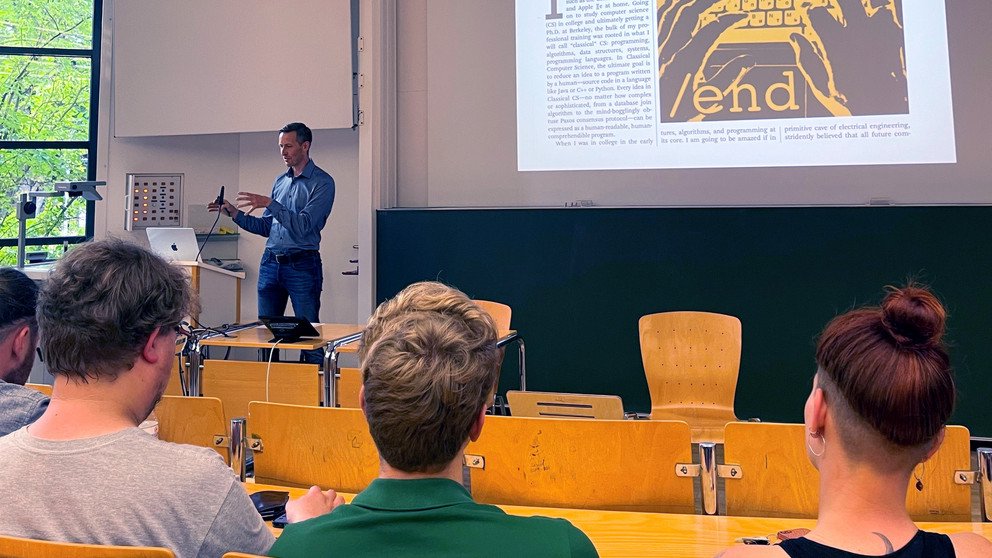 Prof. Dr. Gordon Fraser, Inhaber des Lehrstuhls für Software Engineering II