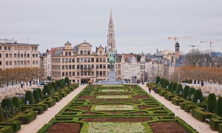 Öffentlicher Platz mit Grünanlage in Brüssel
