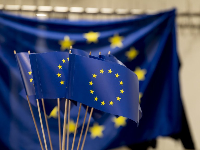 Symbolbild mit Europa Flaggen