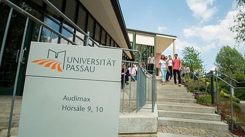 Hinweisschild vor dem Audimax