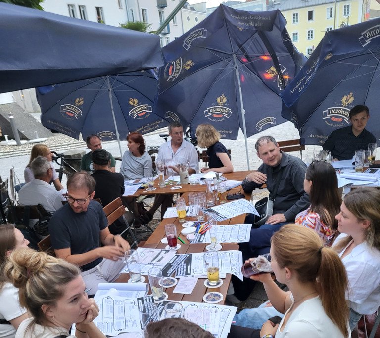 Philosophieren im Biergarten 2024; Foto: Universität Passau