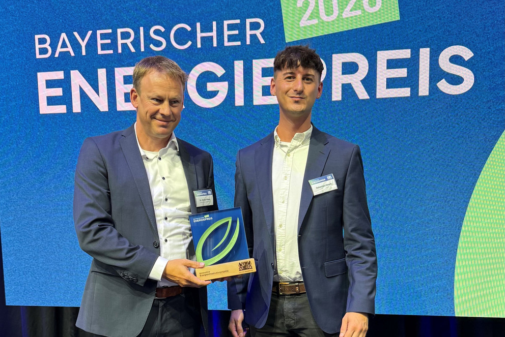 Dr. Stefan Mang (Gesch&auml;ftsf&uuml;hrer CENTOURIS, li) und Sebastian Hirsch (Projektmitarbeiter CENTOURIS) bei der Preisverleihung; Foto: Mang