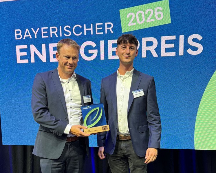 Dr. Stefan Mang (Geschäftsführer CENTOURIS, li) und Sebastian Hirsch (Projektmitarbeiter CENTOURIS) bei der Preisverleihung; Foto: Mang Dr. Stefan Mang (Geschäftsführer CENTOURIS, li) und Sebastian Hirsch (Projektmitarbeiter CENTOURIS) bei der Preisverleihung; Foto: Mang