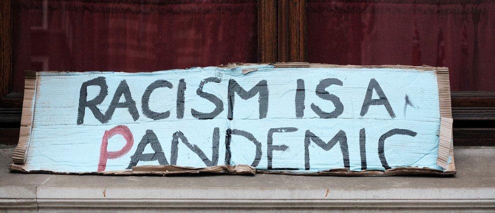 Demo-Plakat: Racism is a pandemic