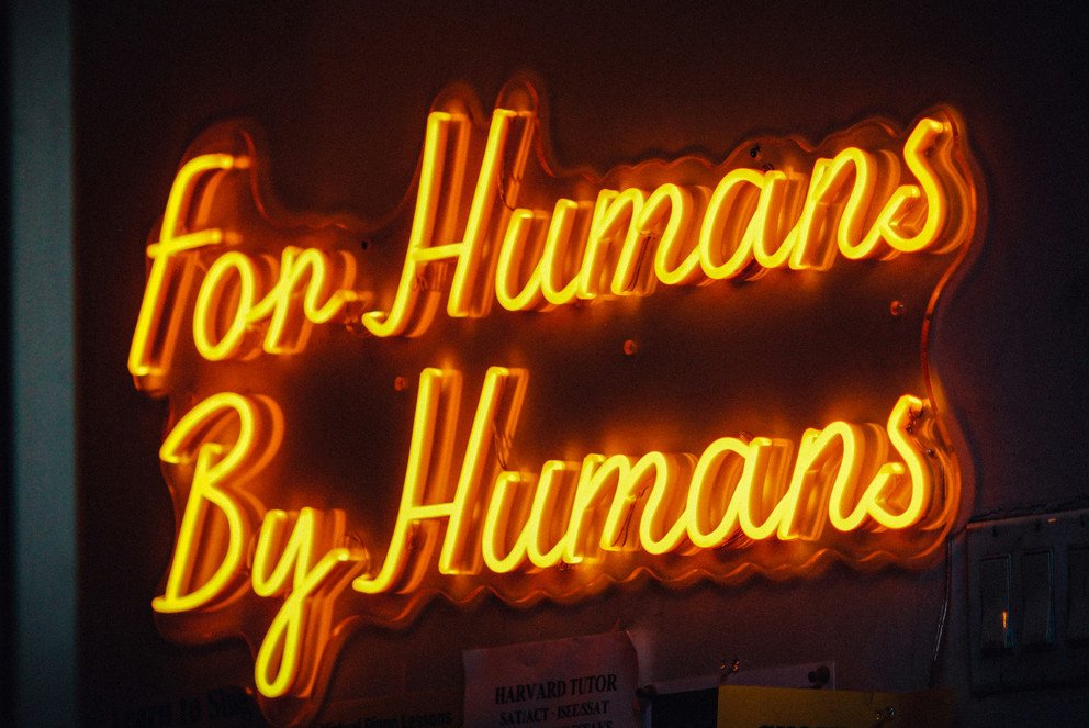 Symbolbild f&uuml;r Human Resources Veranstaltung - Text lautet For Humans by Humans