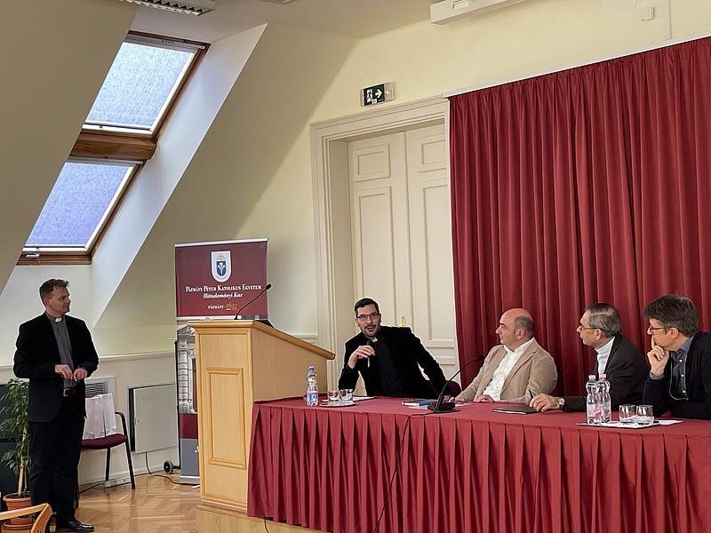 Prof. Dr. Krisztián Vincze, Prof. Dr. László Gájer, Dr. Bernhard Klinger, Prof. Dr. Imre Kocsis, Prof. Dr. Bernhard Bleyer (v. l.), Foto: László Gájer, Universität Pázmány Péter