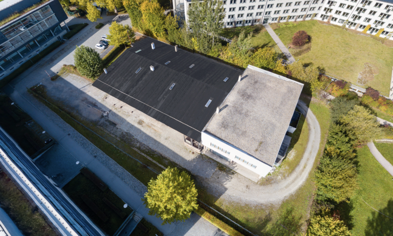 Drohnenaufnahme des Ehret-Gebäudes 