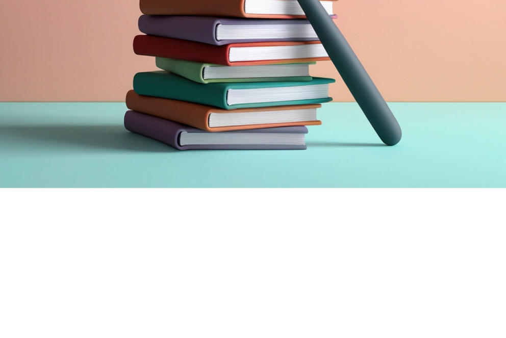 B&uuml;cherstapel und Lupe