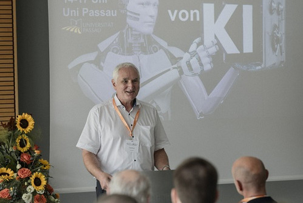 Eröffnung durch Prof. Ulrich Bartosch, Präsident der Universität Passau.