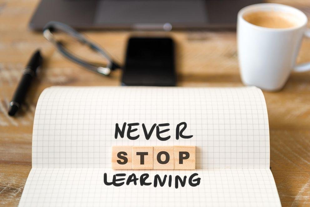 Block mit Buchstaben never stop learning