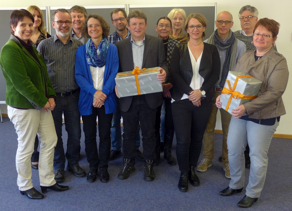 Kanzlerin Dr. Andrea B&ouml;r (v.l.), Monika Eichinger (Personalabteilung), Werner Materny, Klaus Schie&szlig;l, Utta Materny, G&uuml;nther Spr&ouml;dhuber, Gerold Ennser, Isabella Artweger, Monika Dischinger, Karin Seider, Martin Fernsebner, Klaus Leirich (Personalrat) und Birgit St&uuml;mpfl