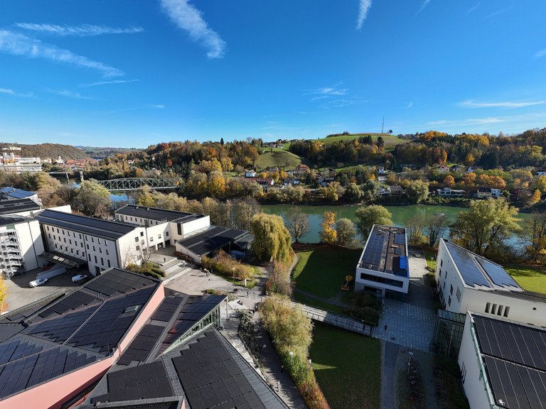 Photovoltaik-Anlage auf den D&auml;chern der Universit&auml;tsgeb&auml;ude; Foto: Universit&auml;t Passau