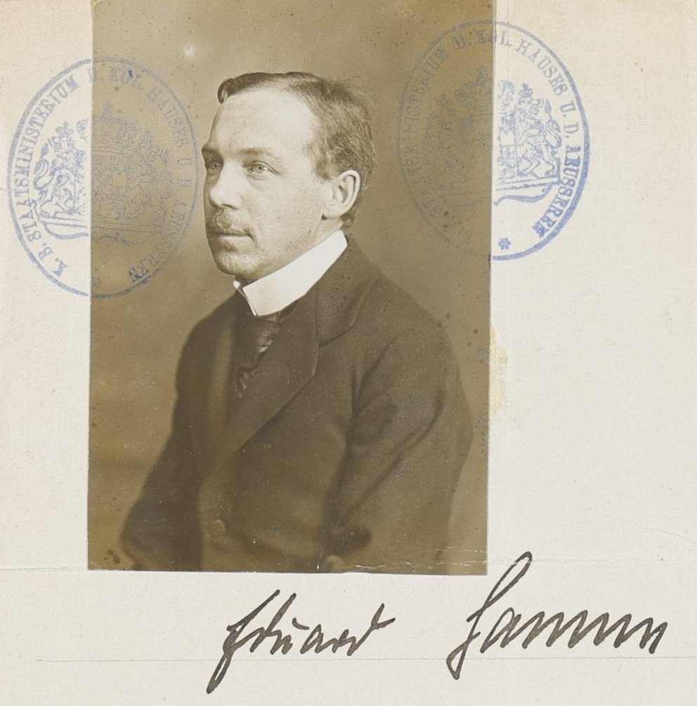 Porträt Eduard Hamms, aus seinem Reisepass, mit Unterschrift und Stempel
