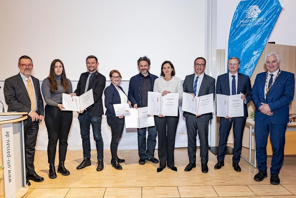 von links: Prof. Dr. Werner Gamerith, Eileen Dauti, Dr. Joachim Schnurbus, Constanze Lehner, Prof. Dr. Harry Haupt, Dr. Maria Diekmann, Prof. Dr. Jan Schumann, Prof. Dr. Dirk Totzek, Präsident