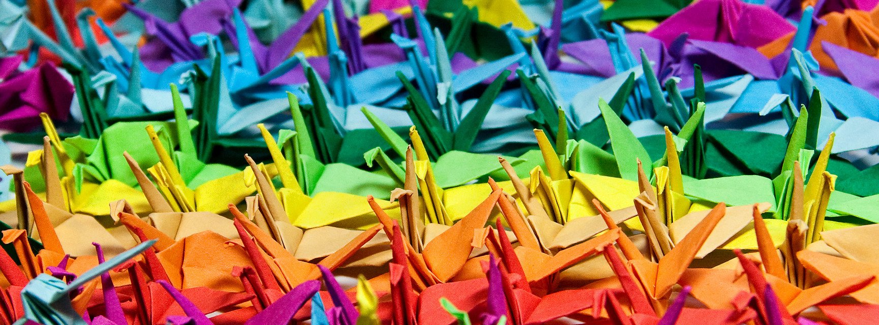 Foto unz&auml;hlige bunte Origami-Kraniche
