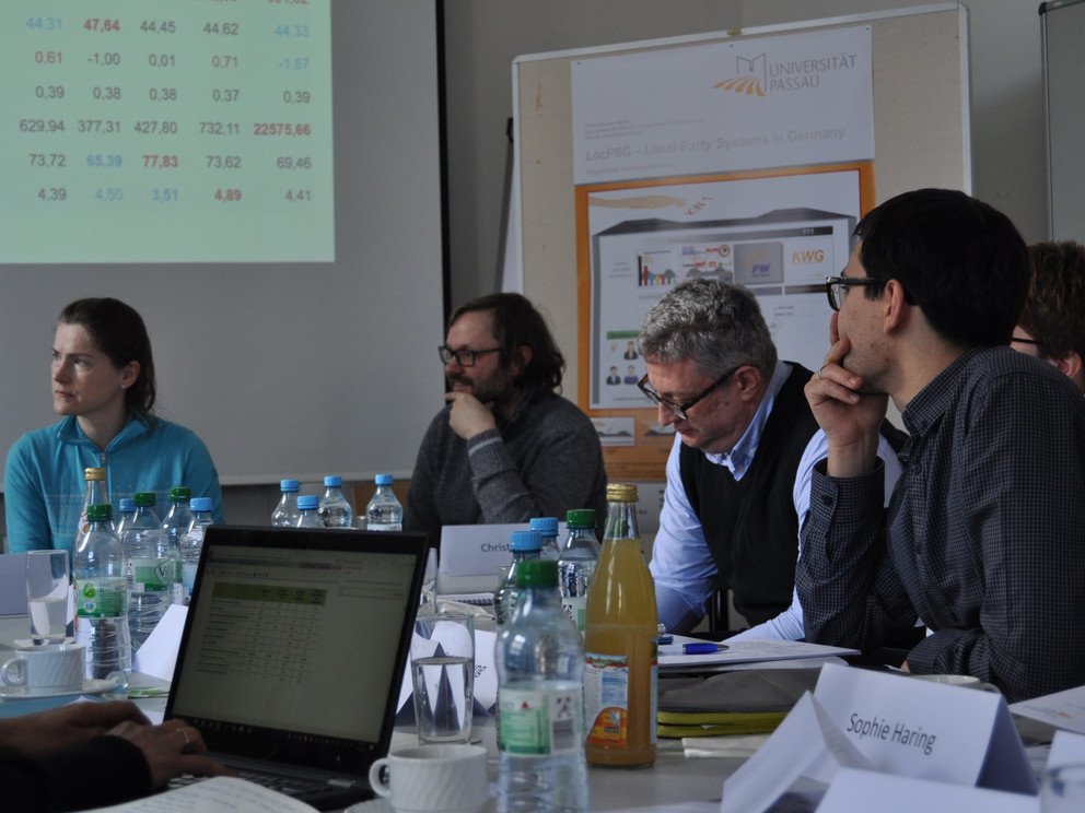 Zu sehen sind die Referenten des 3. Panels in der anschlie&szlig;enden Diskussion: Dr. Kerstin V&ouml;lkl und Ihr Kollege Christoph Korb von der Martin-Luther-Universit&auml;t Halle-Wittenberg.